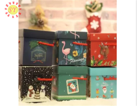 圣诞纸礼品盒